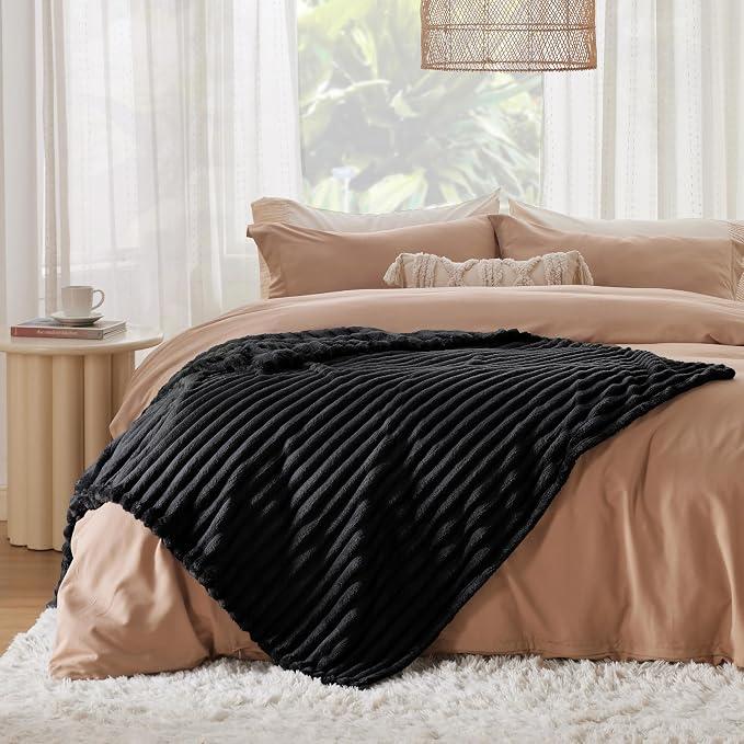 Bedsure Soft Black Throw Blanket - Image 8