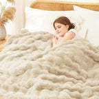 L'AGRATY Faux Rabbit Fur Throw Blanket - Image 4