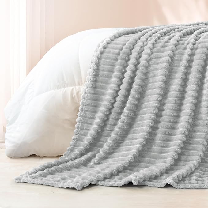 Exclusivo Mezcla Striped California King Size Fleece Blanket - Image 5
