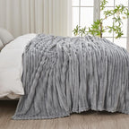 NEWCOSPLAY Fleece Ribbed Cozy Queen Blanket - Image 4