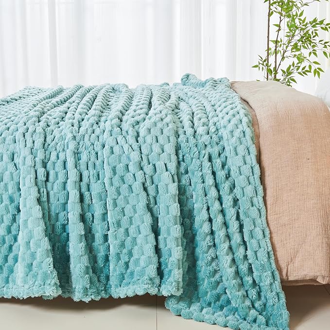 NEWCOSPLAY Fleece Clouds Cozy King Blanket - Image 7