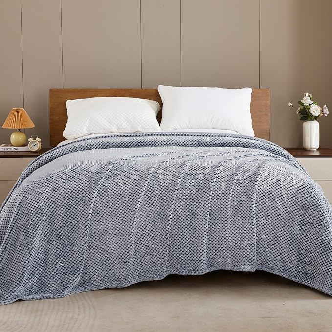 Exclusivo Mezcla Soft Waffle Fleece Bed Blanket Queen Size, Heather Navy | - Image 2