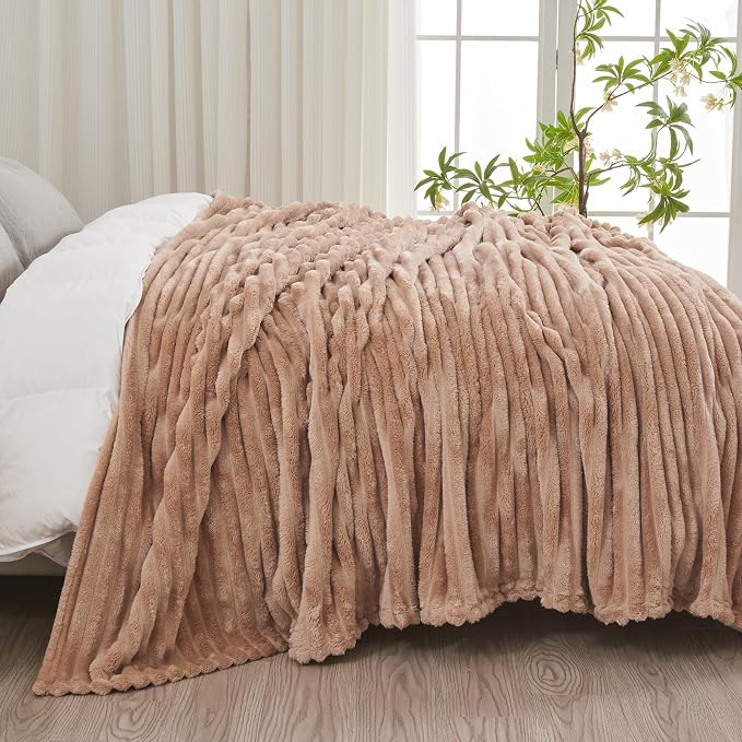 NEWCOSPLAY Fleece Ribbed Cozy Queen Blanket - Image 4