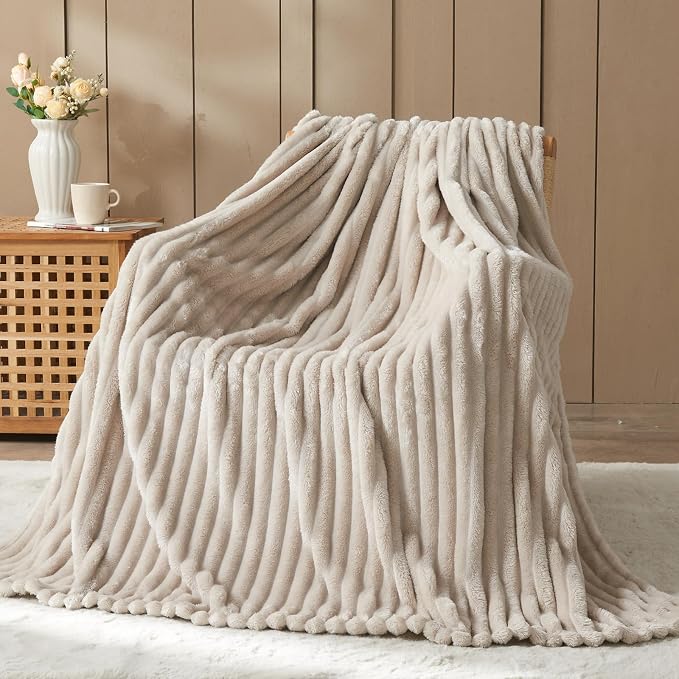 NEWCOSPLAY Fleece Ribbed Cozy King Blanket - Image 7