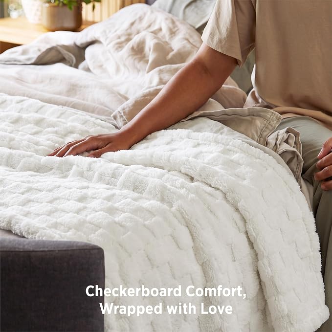 Bedsure GentleSoft White Twin XL Blanket - Image 5