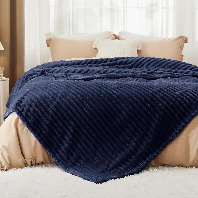 Bedsure Full Size Fleece Blankets - Image 3