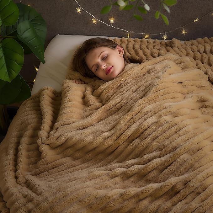 NEWCOSPLAY Fleece Ribbed Cozy King Blanket - Image 2