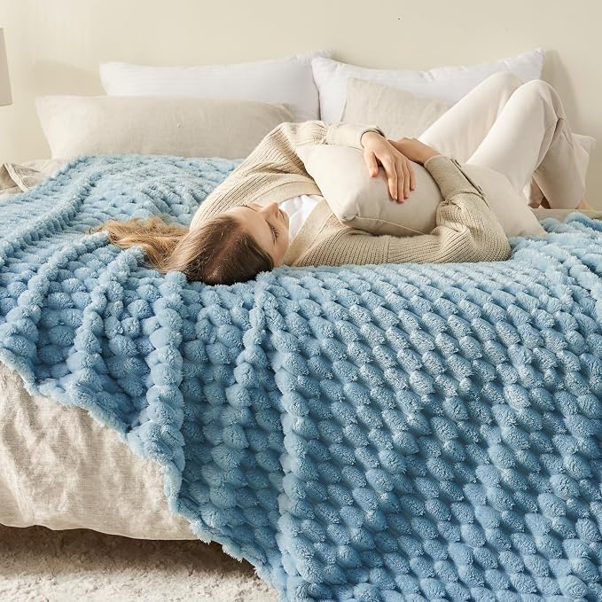 NEWCOSPLAY Fleece Clouds Cozy Throw Blanket - Image 3