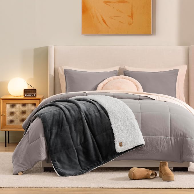 UGG Nita Throw Blanket, Reversible Fleece Blanket, Charcoal Grey | Plush UGG - Image 3