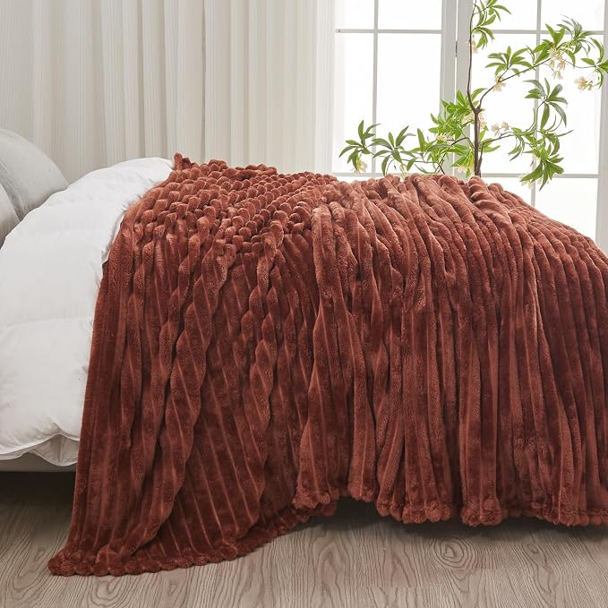 NEWCOSPLAY Fleece Ribbed Cozy Queen Blanket - Image 4