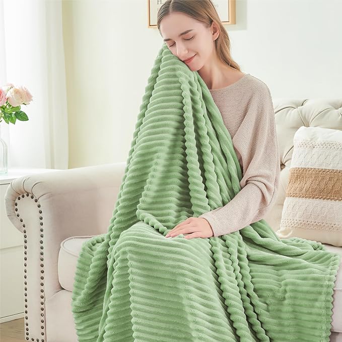BEDELITE 3D Ribbed Apple Green Fleece Throw Blanket - Image 4