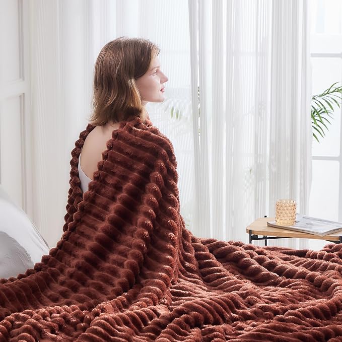 NEWCOSPLAY Fleece Ribbed Cozy Queen Blanket - Image 3