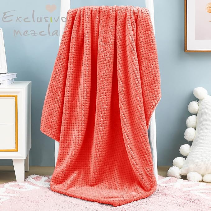 Exclusivo Mezcla Waffle Fleece Throw Blanket - Image 2