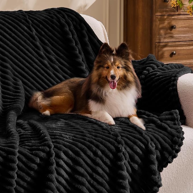 BEDELITE Ribbed Jacquard Black Fleece Throw Blanket - Image 3