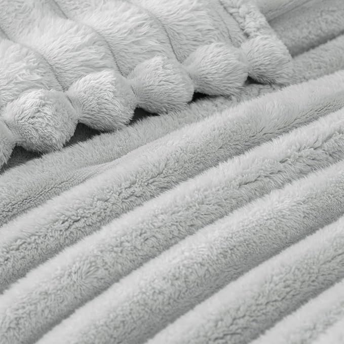 Exclusivo Mezcla Striped Twin Size Fleece Blanket - Image 4