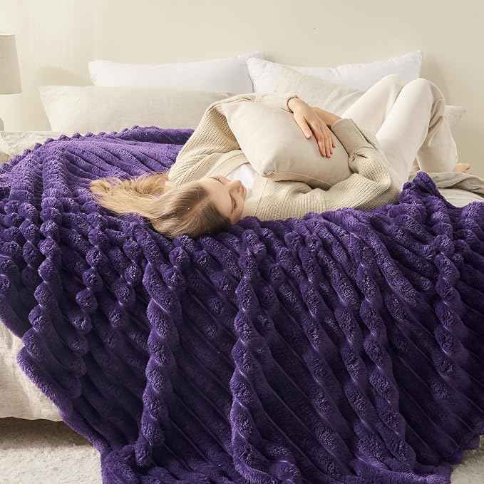 NEWCOSPLAY Fleece Ribbed Cozy Twin Blanket - Image 4
