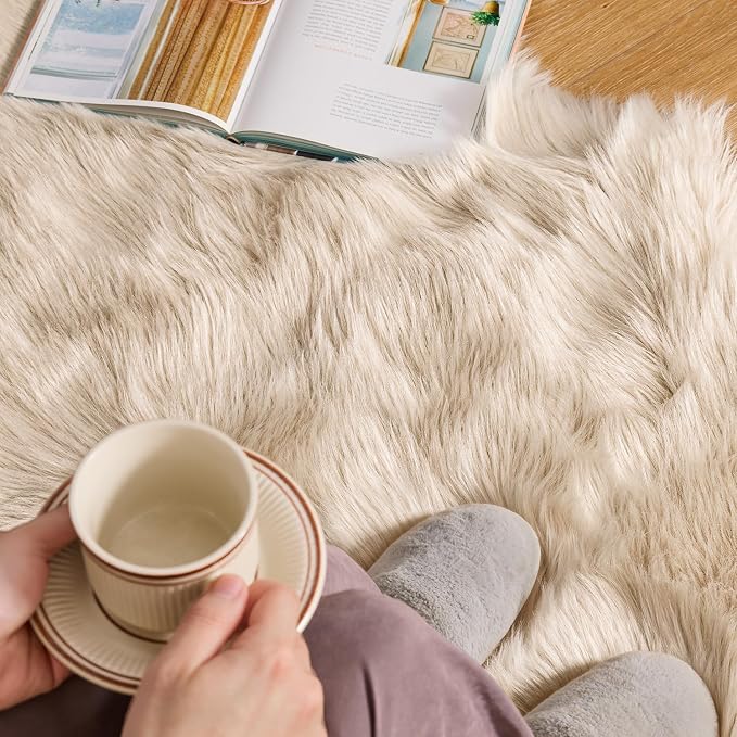 MIULEE Fluffy Area Rug 3'x5' Large Faux Fur Sheepskin Rug - Image 3