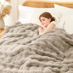 L'AGRATY Faux Rabbit Fur Throw Blanket - Image 4