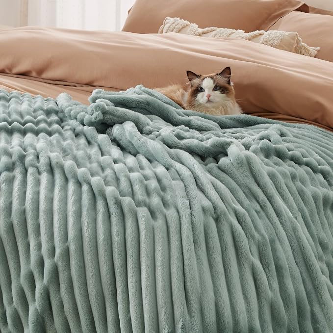 Bedsure Full Size Fleece Blankets - Image 6