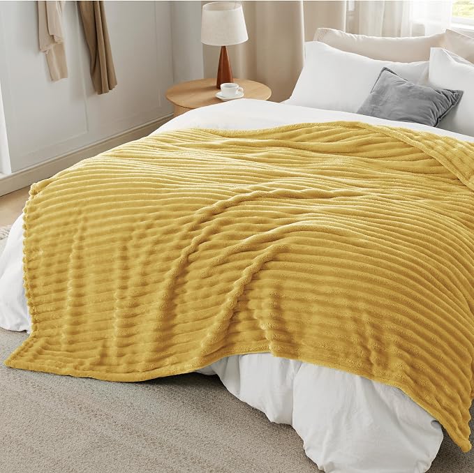 Bedsure Soft Full Size Fleece Blankets - Image 7
