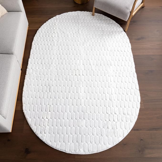 nuLOOM Nia White Geometric Washable Area Rug, Oval 5' x 8' | Nuloom Nia by nuLOOM