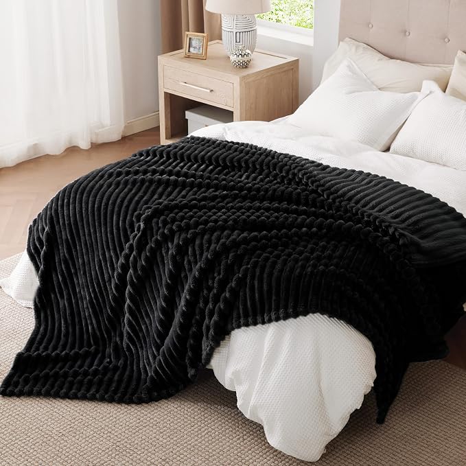 Bedsure Soft Full Size Fleece Blankets - Image 7