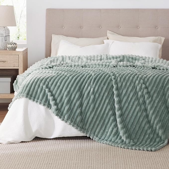Bedsure Full Size Fleece Blankets - Image 3