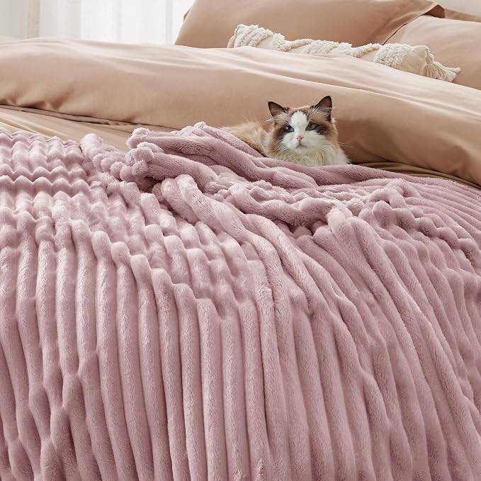 Bedsure Soft Full Size Fleece Blankets - Image 8