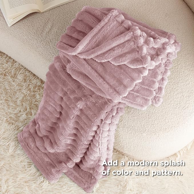 Bedsure Soft Pink Throw Blanket - Image 7