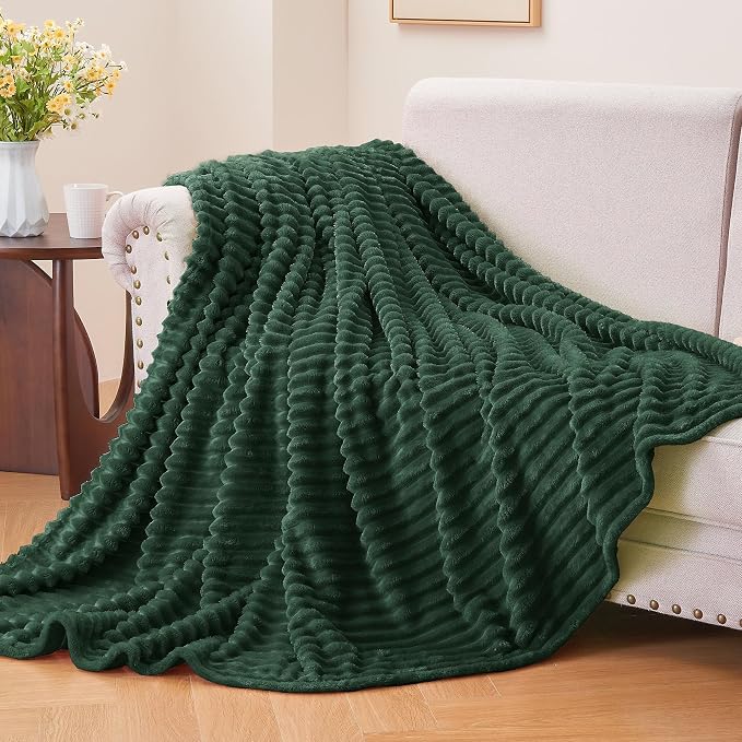 BEDELITE 3D Ribbed Emerald Green Fleece Throw Blanket - Image 2