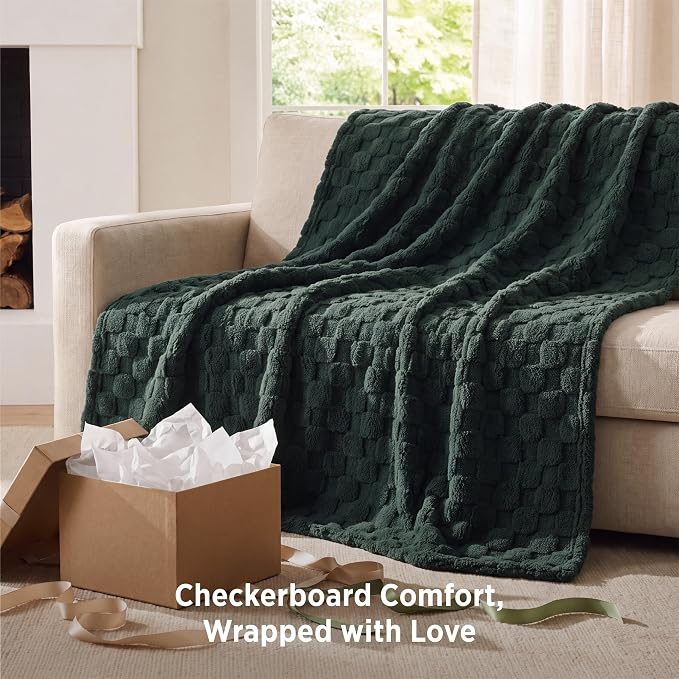 Bedsure GentleSoft Dark Green Spring Throw Blanket - Image 5