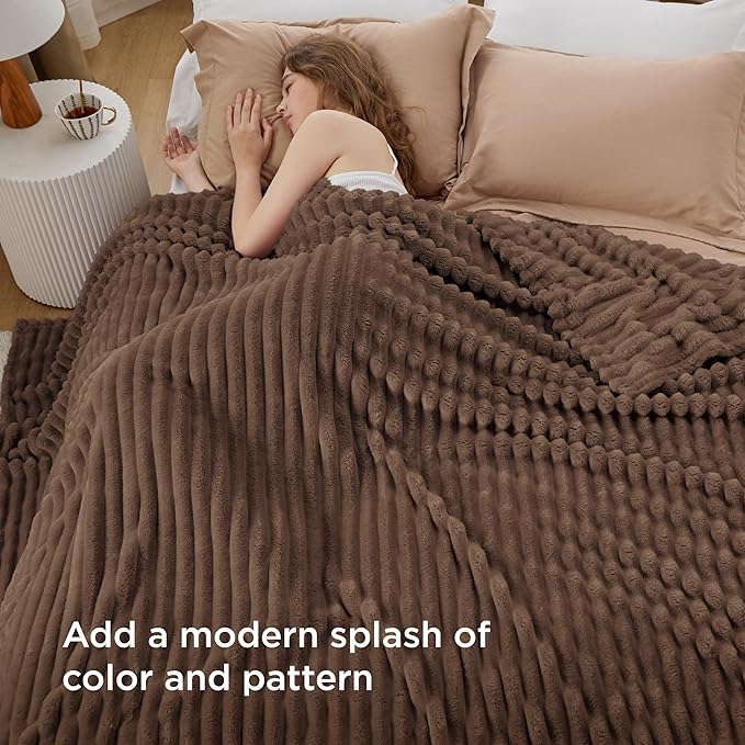 Bedsure Soft Full Size Fleece Blankets - Image 3