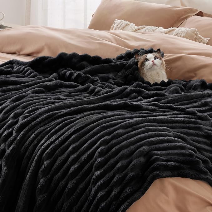 Bedsure Soft Black Throw Blanket - Image 6