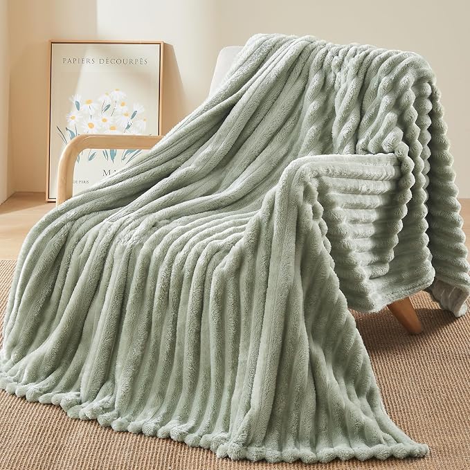 NEWCOSPLAY Fleece Ribbed Cozy Twin Blanket - Image 3