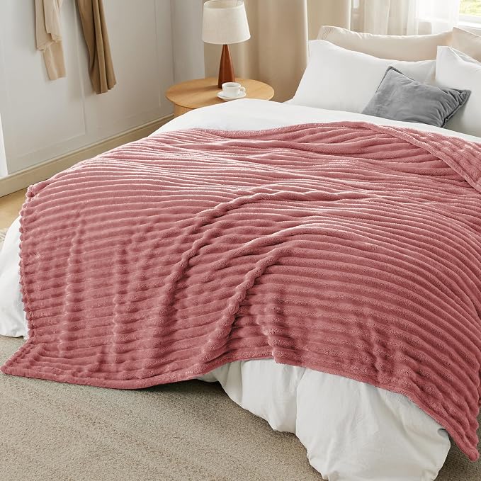 Bedsure Full Size Fleece Blankets - Image 7