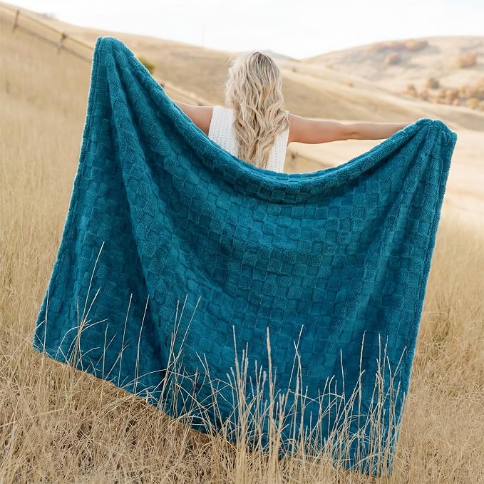 Bedsure GentleSoft Teal Throw Blanket - Image 9