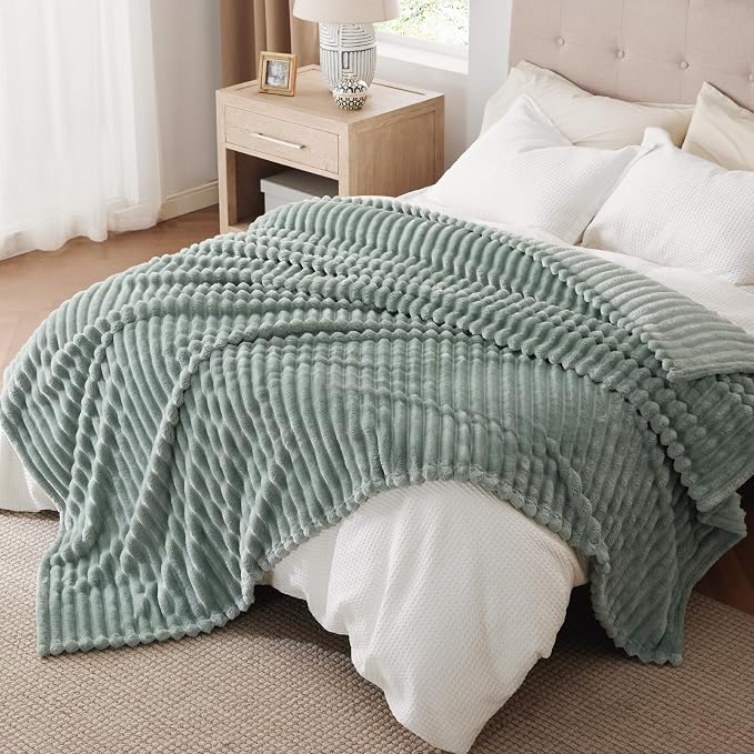 Bedsure Full Size Fleece Blankets - Image 8