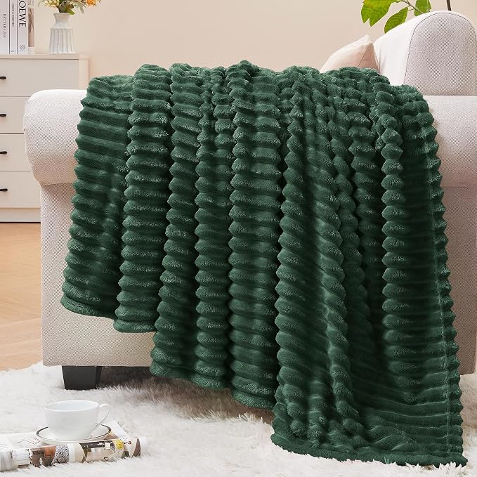 BEDELITE 3D Ribbed Emerald Green Fleece Twin Blanket by BEDELITE