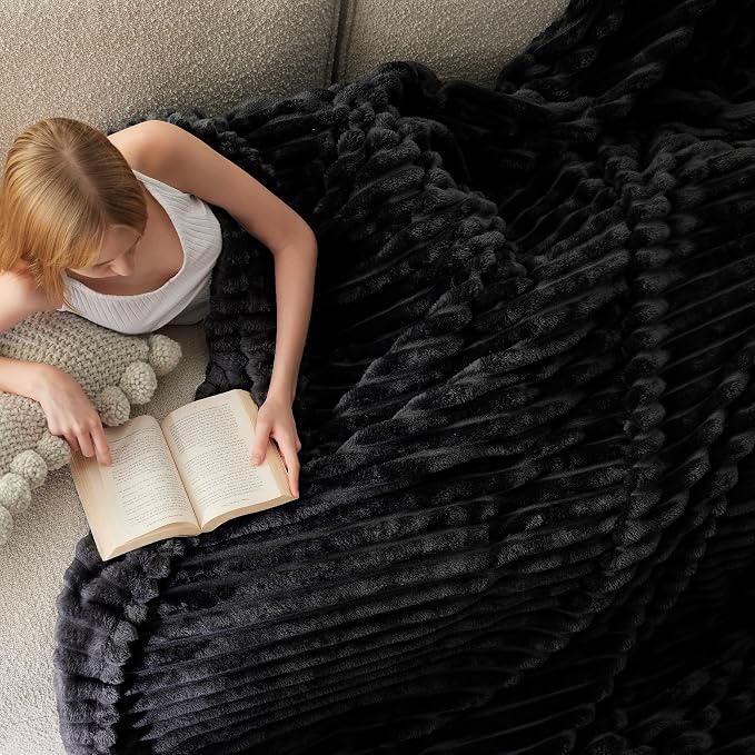 Bedsure Soft Full Size Fleece Blankets - Image 4